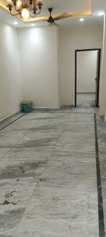 Living Room in 3 BHK Builder Floor at Green Fields Colony – for Rent