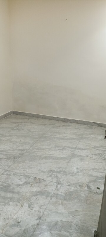 Room in 3 BHK Builder Floor at Green Fields Colony – for Rent
