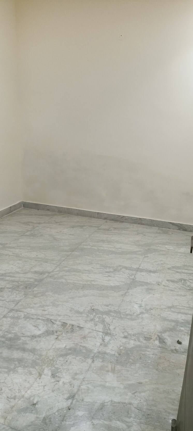 Room, green fields colony 3 Bedroom 1400 Sq.Ft. Builder Floor In Green Fields Colony Faridabad 8916653