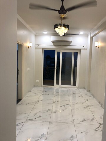 Bathroom in 2.5 BHK Builder Floor at Central Park 3 Flower Valley, Sohna Sector 33 – for Rent