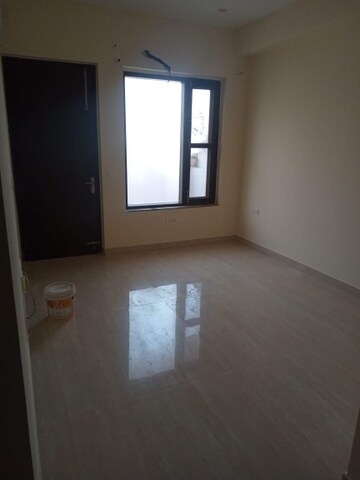Room in 3 BHK Builder Floor at Sector 46 – for Rent