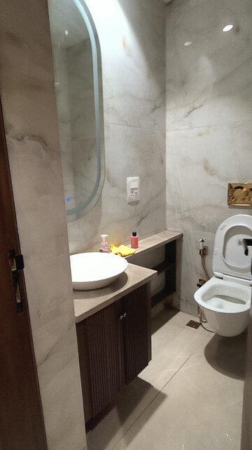 Bathroom in 4 BHK Builder Floor at Dlf Phase ii – for Rent
