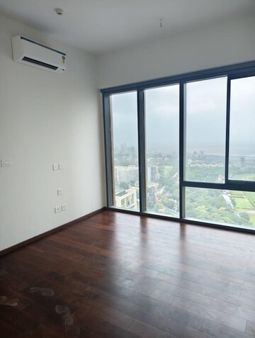 Room in 3 BHK Apartment at Piramal Mahalaxmi, Mahalaxmi – for Rent