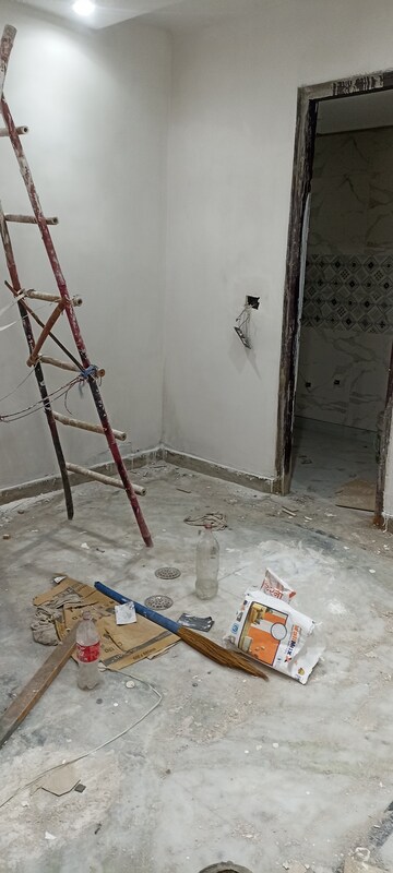 Room in 2 BHK Builder Floor at Green Fields Colony – for Rent