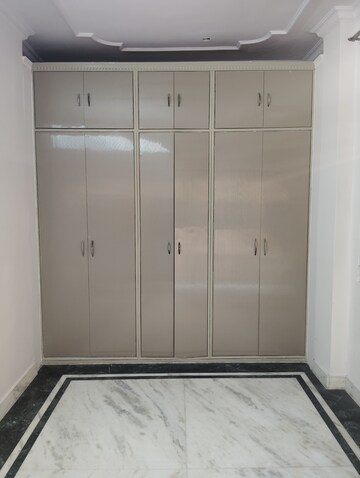 Bathroom in 2.5 BHK Apartment at Triveni Apartments CGHS, Paschim Vihar – for Rent