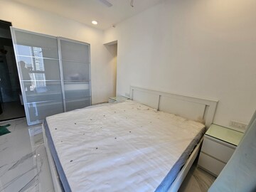 Room in 2 BHK Apartment at Dev Leo Tower, Oshiwara – for Rent