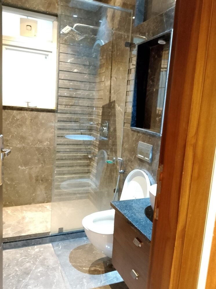 Bathroom, dlf-atria 3 Bedroom 215 Sq.Ft. Builder Floor In Dlf Phase ii Gurgaon 8916774