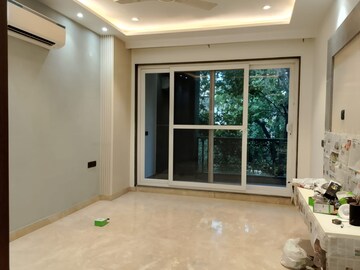Room in 3 BHK Builder Floor at DLF Atria, Dlf Phase ii – for Rent