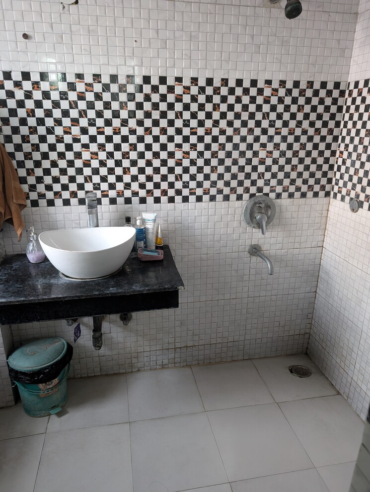 Bathroom, jaypee-green-wish-town-klassic 3 Bedroom 1570 Sq.Ft. Apartment In Sector 134 Noida 8916788