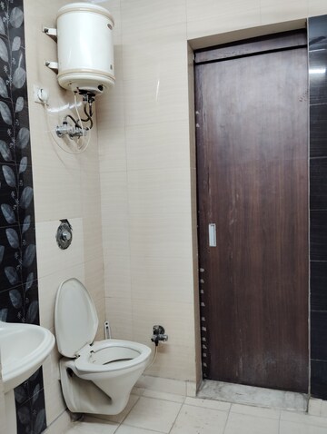 Bathroom in 2.5 BHK Apartment at Anuradha Apartments CGHS, Paschim Vihar – for Rent