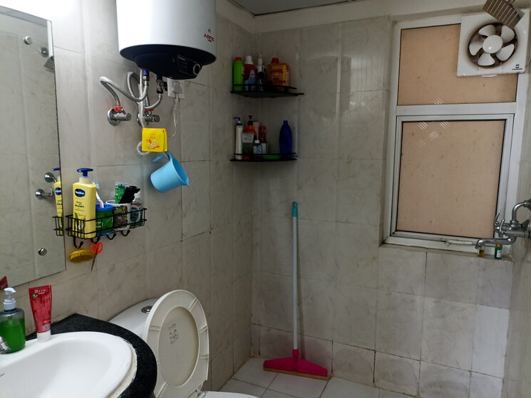 Bathroom, preet vihar 2 Bedroom 133 Sq.Yd. Builder Floor In Preet Vihar Delhi 8916770