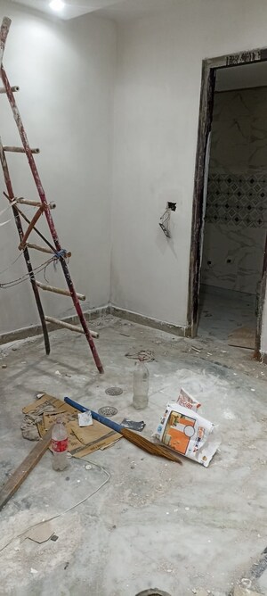 Room in 3 BHK Builder Floor at Green Fields Colony – for Sale