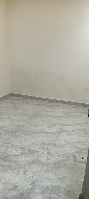 Room in 3 BHK Builder Floor at Green Fields Colony – for Rent
