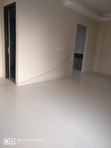 Room in 2 BHK Apartment at Siddha Seabrook, Kandivali West – for Rent