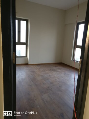 Room in 2 BHK Apartment at Siddha Seabrook, Kandivali West – for Rent