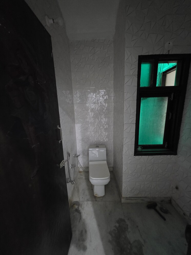 Bathroom, vishwas park 2 Bedroom 75 Sq.Yd. Builder Floor In Vishwas Park Delhi 8916849