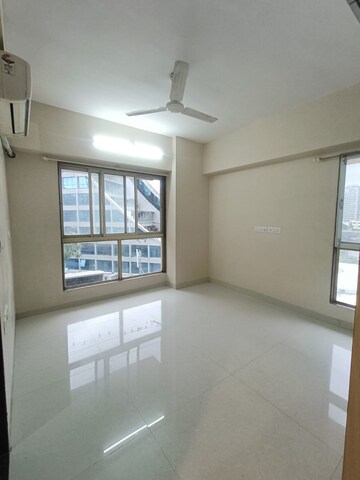 Room in 2 BHK Apartment at Malad East – for Rent