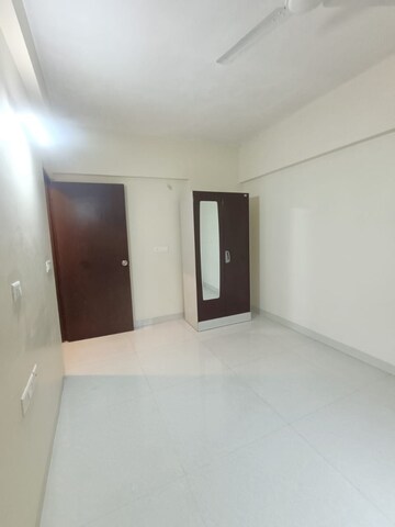 Room in 2 BHK Apartment at Malad East – for Rent