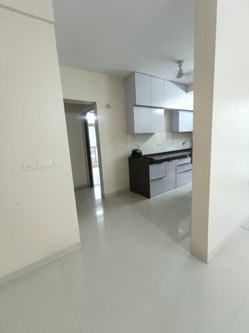 Room in 2 BHK Apartment at Malad East – for Rent