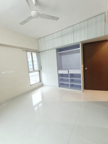 Room in 2 BHK Apartment at Malad East – for Rent
