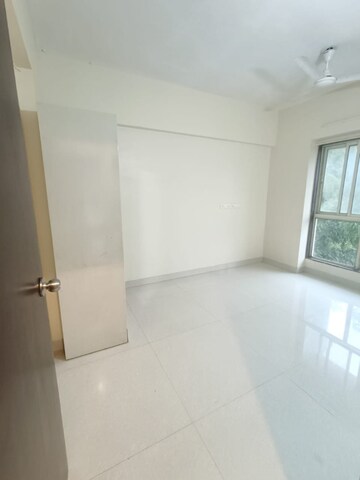 Room in 2 BHK Apartment at Malad East – for Rent