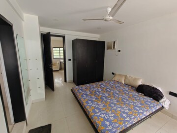 Bedroom in 1 BHK Apartment at Bandra West – for Rent