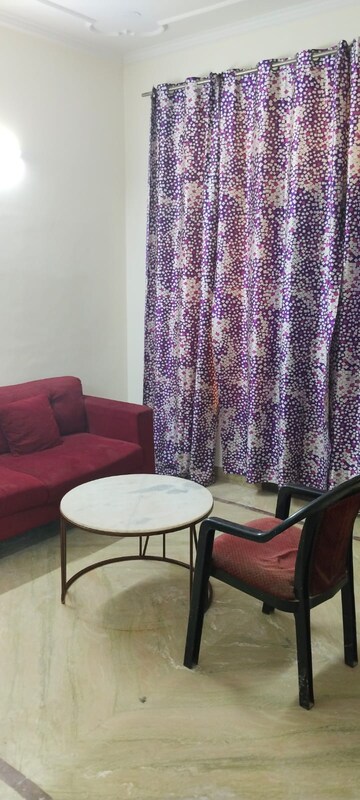 Living Room in 2 BHK Builder Floor at Ardee City, Sector 52 – for Rent