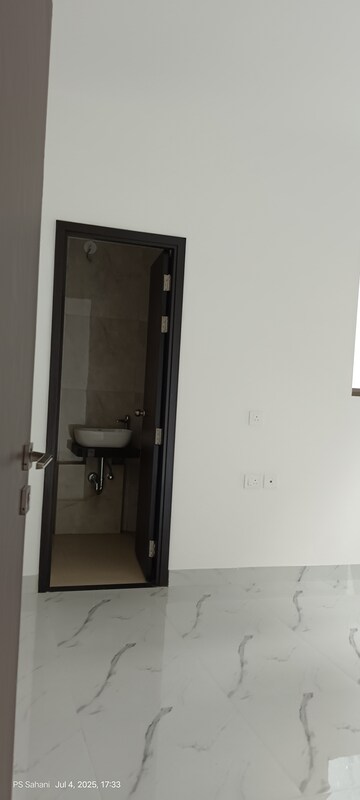 1 BHK Apartment For Rent in Raymond The Address, Pokhran Road No Two