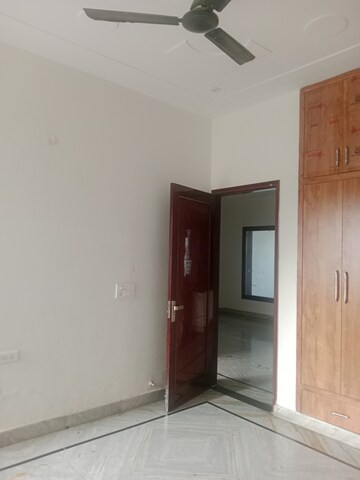 Room in 2 BHK Builder Floor at Huda – for Rent
