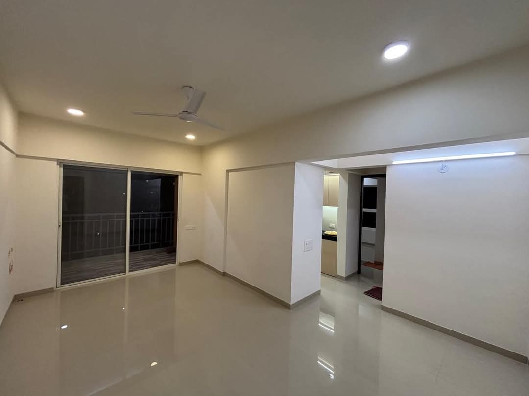 1 BHK + Servant Room 600 Sq.Ft. Apartment in Nyati Elite