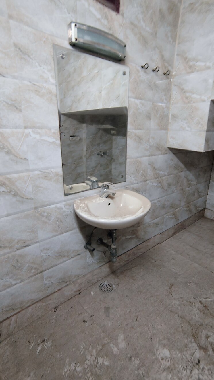 Bathroom, govindpuri 2 Bedroom 520 Sq.Ft. Builder Floor In Govindpuri Delhi 8917108