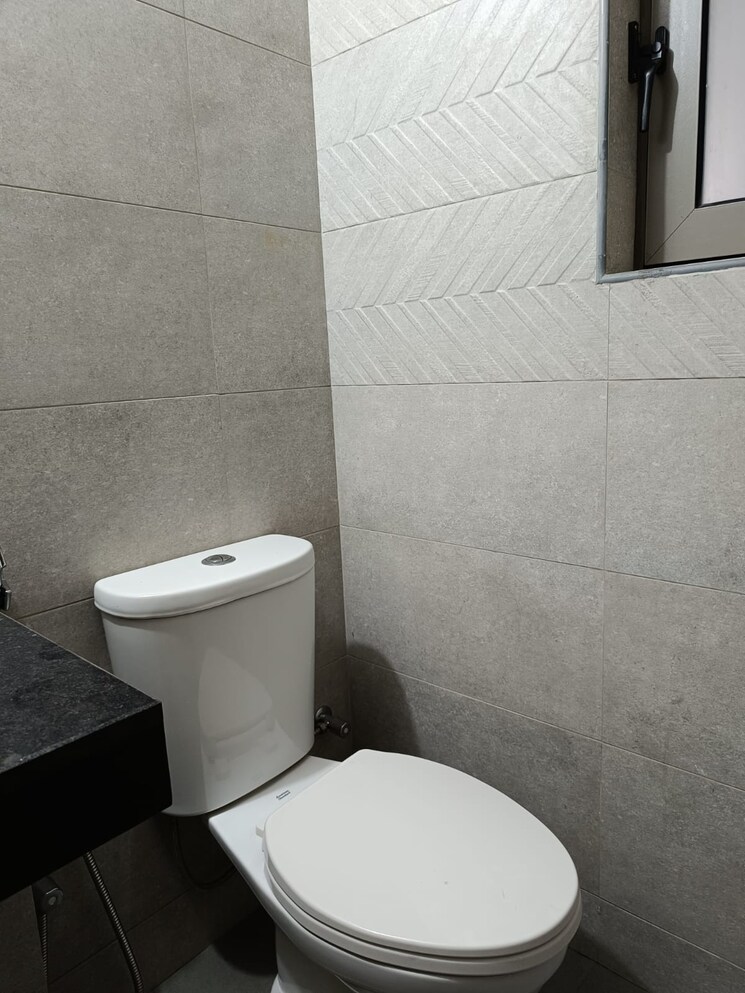 Bathroom, kalpataru-paramount-b 2 Bedroom 527 Sq.Ft. Apartment In Kapur Bawdi Thane 8917161