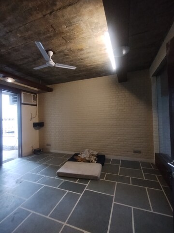 Furnished Amenities in 5 BHK Villa at Ansal Sushant Lok I, Sector 43 – for Rent