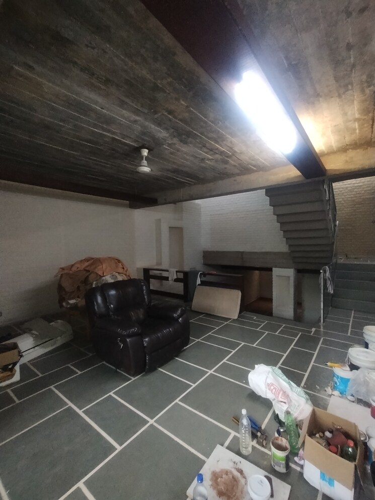  Parking, ansal-sushant-lok-i 5 Bedroom 300 Sq.Yd. Independent House In Sector 43 Gurgaon 8917174