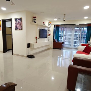 Master Bedroom in 2.5 BHK Apartment at K Raheja Corp Maple Leaf, Powai – for Rent