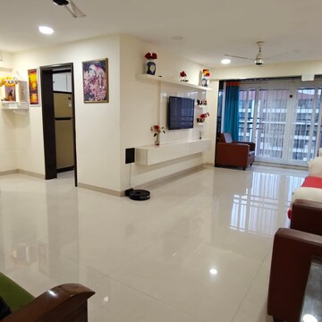 Master Bedroom in 2.5 BHK Apartment at K Raheja Corp Maple Leaf, Powai – for Rent