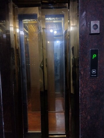 Furnished Amenities in 3 BHK Builder Floor at Ansal Sushant Lok I, Sector 43 – for Rent