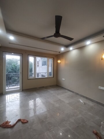 Furnished Amenities in 3 BHK Builder Floor at Vipul Square, Sushant Lok I – for Rent