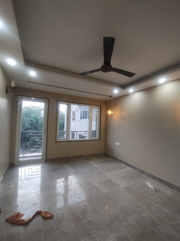 Furnished Amenities in 3 BHK Builder Floor at Vipul Square, Sushant Lok I – for Rent