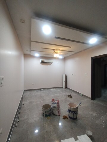 Furnished Amenities in 3 BHK Builder Floor at Vipul Square, Sushant Lok I – for Rent