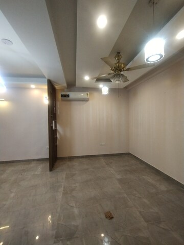 Furnished Amenities in 3 BHK Builder Floor at Ansal Sushant Lok I, Sector 43 – for Rent