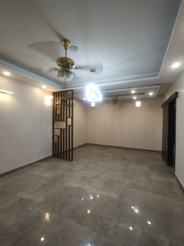Living Room in 3 BHK Builder Floor at Ansal Sushant Lok I, Sector 43 – for Rent