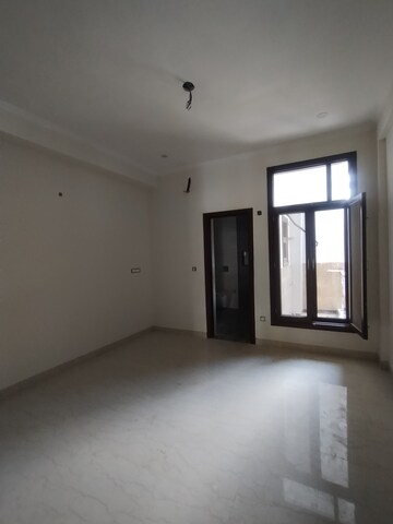 Room in 3 BHK Builder Floor at Tanvi villa, Sector 45 – for Rent