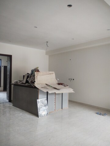 Furnished Amenities in 3 BHK Builder Floor at Tanvi villa, Sector 45 – for Rent