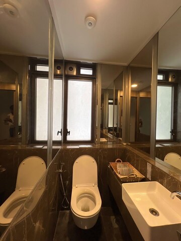 Team Area in 3 BHK Apartment at Worli – for Rent