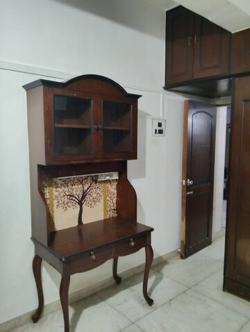 Furnished Amenities in 2 BHK Apartment at Ashish CHS Vile Parle West, Vile Parle West – for Rent