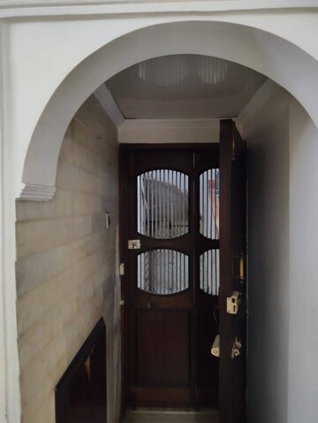 Furnished Amenities in 2 BHK Apartment at Ashish CHS Vile Parle West, Vile Parle West – for Rent