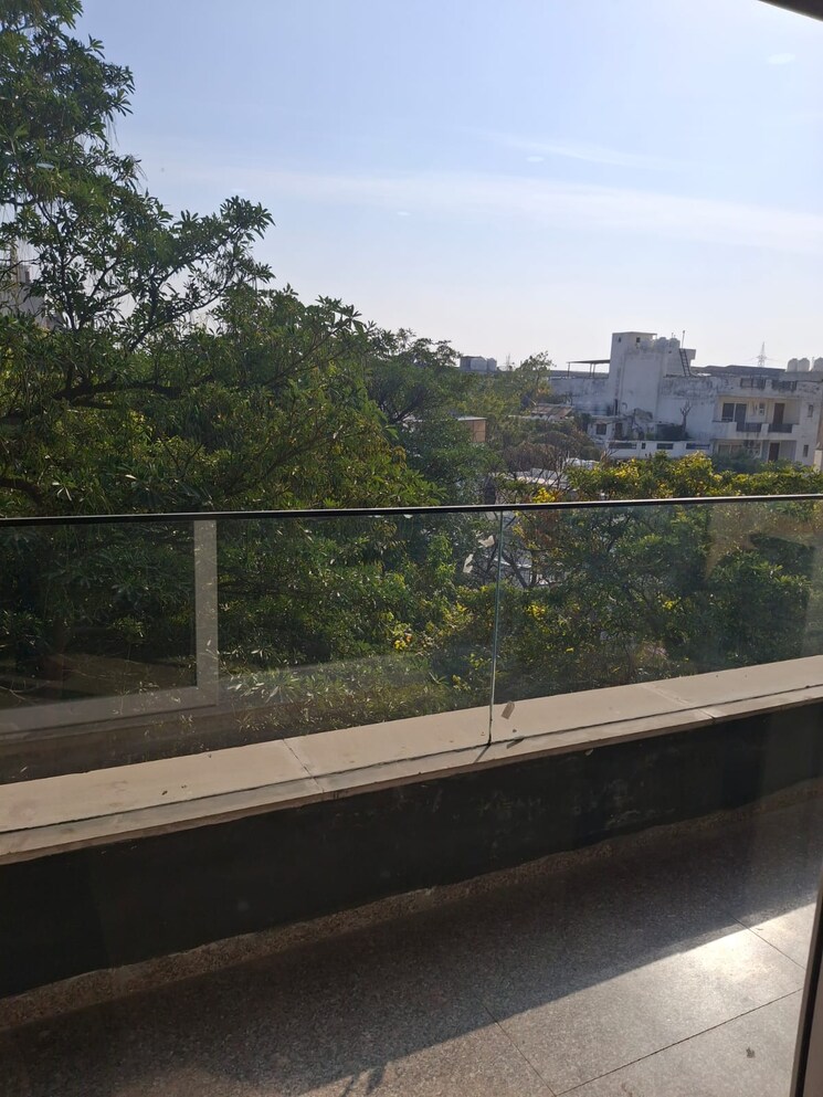 Balcony, sector 43 4 Bedroom 400 Sq.Yd. Builder Floor In Sector 43 Gurgaon 8917243