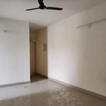 Room in 2 BHK Apartment at Suncity Avenue 102, Sector 102 – for Rent