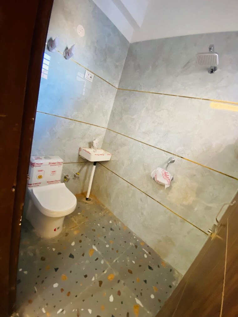 Bathroom, jovian-luxury-homes 3.5 Bedroom 1800 Sq.Ft. Apartment In Shahpur Bamheta Ghaziabad 8917288